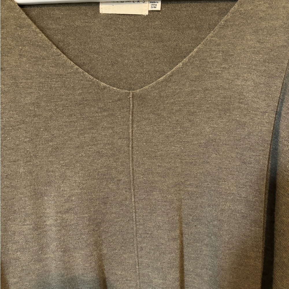 Like new Dreamers v-neck soft green sweater